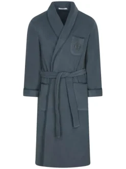 Robe de chambre grise à col à revers avec une ceinture à nouer à la taille