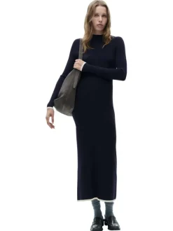 Robe longue ajustée marine en maille côtelée avec col rond et manches longues