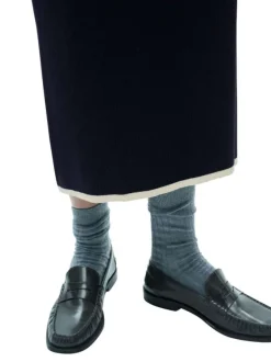 Robe longue ajustée marine en maille côtelée avec col rond et manches longues