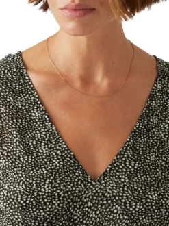 Robe longue anthracite avec des motifs une coupe droite et une col v