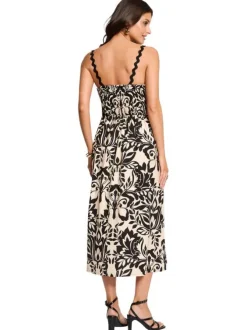 Robe longue beige et noire coupe cintrée pourvue de bretelles et d'un col carré