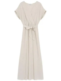 Robe longue beige unie avec une coupe fluide et un col V croisé