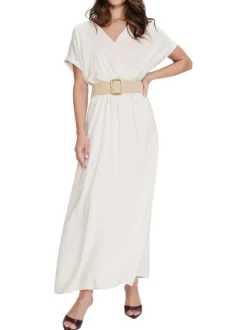 Robe longue beige unie avec une coupe fluide et un col V croisé
