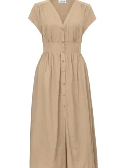 Robe longue beige unie pourvue d'une coupe cintrée et de manches courtes