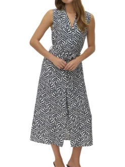 Robe longue bleue et blanche ornée d'un motif végétal abstrait