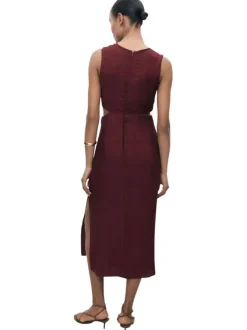 Robe longue bordeaux imprimée sans manches avec une coupe droite à col rond