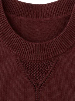 Robe longue bordeaux unie pourvue d'une coupe ajustée et un col rond