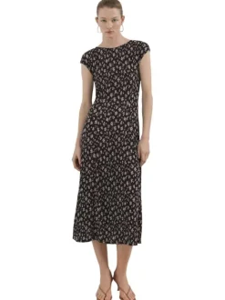 Robe longue chocolat à motifs pourvue de manches courtes et d'une coupe ajustée