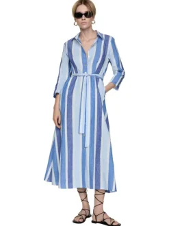 Robe longue ciel rayée avec une coupe droite et des manches longues