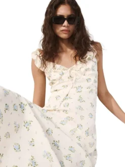 Robe longue écrue à motifs pourvue d'une coupe évasée et d'un col en v