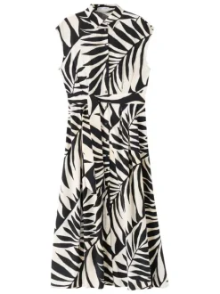 Robe longue écrue à motifs pourvue d'une fermeture boutonnée