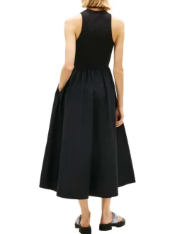 Robe longue en coton noire unie avec une coupe cintrée et un col rond