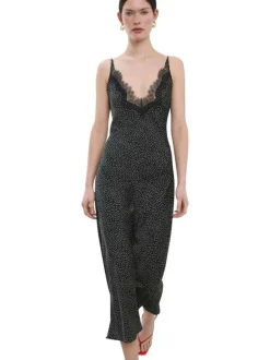 Robe longue en coton noire unie avec une coupe droite en col v