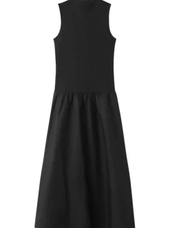 Robe longue en coton noire unie avec une coupe moulante et un col rond