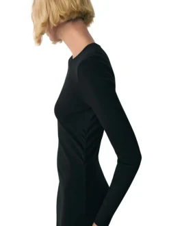 Robe longue en coton noire unie à coupe ajustée, col rond et fente arrière