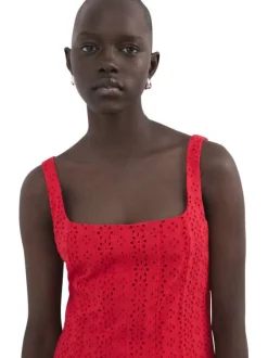 Robe longue en coton rouge unie sans manche pourvue d'une coupe évasée