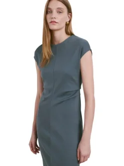 Robe longue en lin gris clair unie pourvue d'une coupe ajustée et d'un col rond