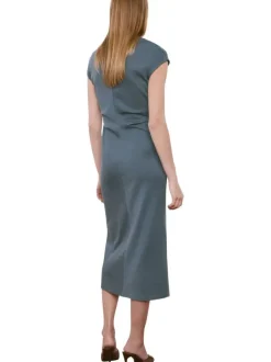 Robe longue en lin gris clair unie pourvue d'une coupe ajustée et d'un col rond