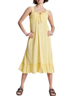 Robe longue jaune à coupe droite pourvue d'un col carré et de larges bretelles