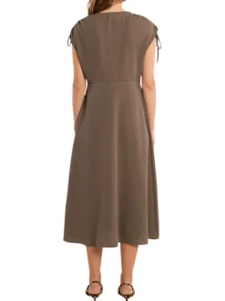 Robe longue kaki unie pourvue d'une coupe évasée et de manches courtes