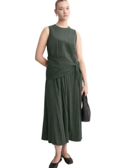 Robe longue kaki unie pourvue d'une coupe évasée et d'un col rond