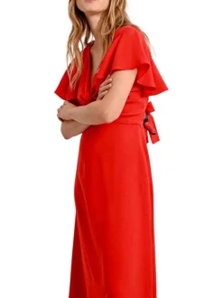 Robe longue manches courtes rouge unie à coupe droite avec un col v