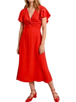 Robe longue manches courtes rouge unie à coupe droite avec un col v