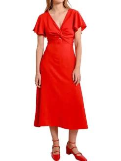 Robe longue manches courtes rouge unie à coupe droite avec un col v