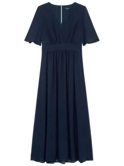 Robe longue marine unie avec une coupe cintrée et des manches courtes