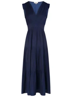 Robe longue marine unie pourvue d'une coupe évasée et d'un col en V