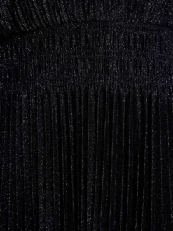 Robe longue marine unie pourvue d'une coupe évasée et d'un décolleté cache-coeur