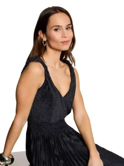 Robe longue marine unie pourvue d'une coupe évasée et d'un décolleté cache-coeur