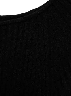 Robe longue noire cintrée en maille côtelée, manches longues et col bateau