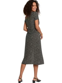 Robe longue noire à coupe droite pourvue d'un col v et de manches courtes