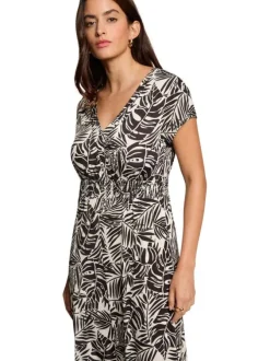 Robe longue noire à coupe droite pourvue d'un col v et de manches courtes