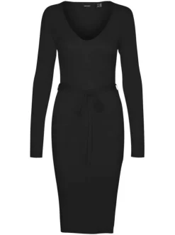 Robe longue noire côtelée avec une coupe près du corps et un col v arrondi