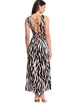 Robe longue noire et blanche à coupe droite ornée d'un motif animalier