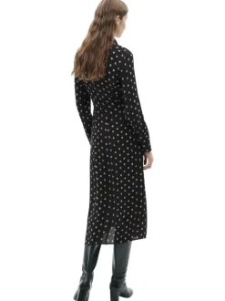 Robe longue noire imprimée avec une coupe droite à col français