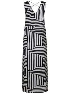 Robe longue noire rayée avec une coupe droite et un col rond