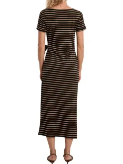 Robe longue noire à rayures pourvue de manches courtes et d'une coupe ajustée
