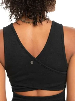 Robe longue noire sans manche coupe ajustée pourvue d'un col rond