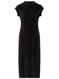 Robe longue noire unie avec une coupe ajustée et un col rond