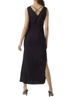 Robe longue noire unie avec une coupe droite à col rond et un dos nu