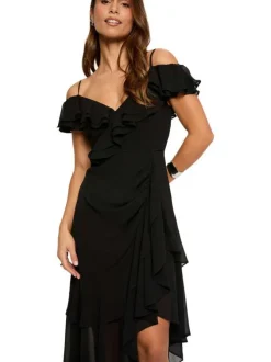 Robe longue noire unie pourvue d’une coupe asymétrique et d’un col en V
