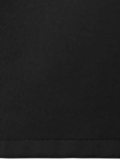 Robe longue noire unie pourvue d'une coupe cintrée et d'un col v