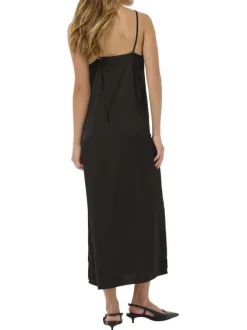 Robe longue noire unie pourvue d'une coupe droite et d'un col v