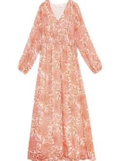 Robe longue orange et rose à motifs floraux et à coupe fluide