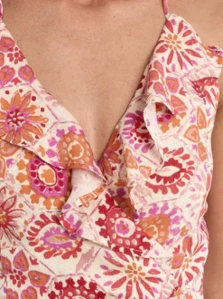 Robe longue orange sans manche pourvue de motifs floraux imprimés