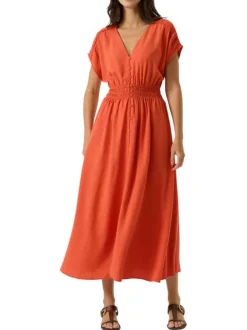 Robe longue orange unie avec une coupe ajustée et des manches courtes
