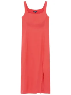 Robe longue rouge à coupe ajustée pourvu d'un col rond et de bretelles